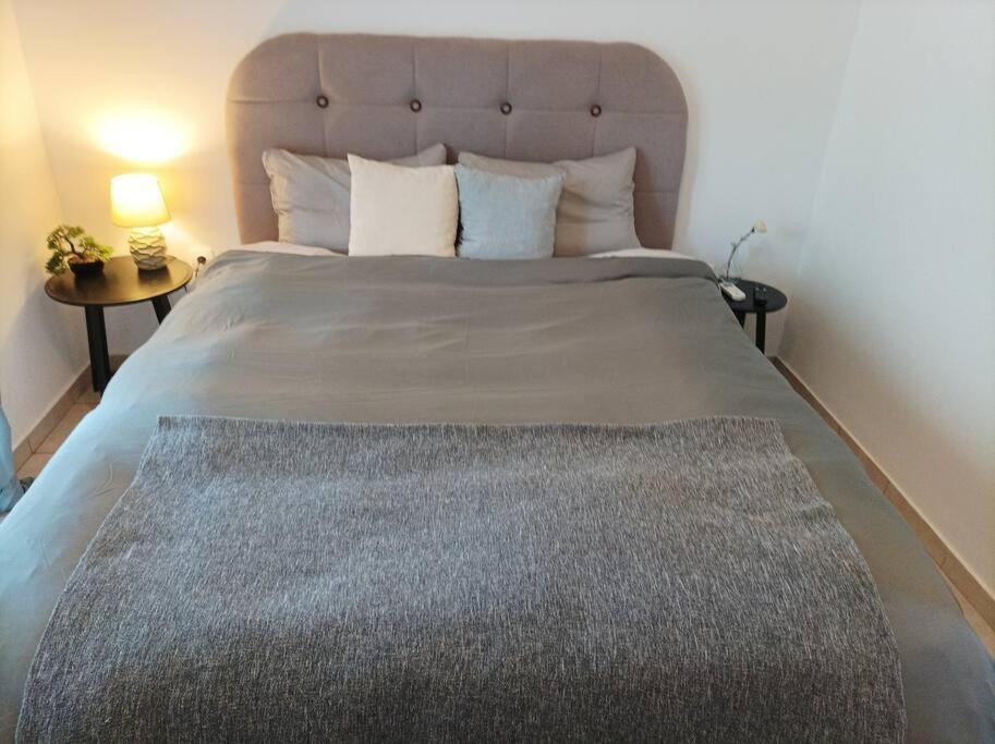 Comfy Cozy Iksia Apartment อิกเซีย ภายนอก รูปภาพ